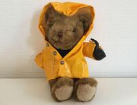 Bamse i gul regnfrakke fra "The Teddy Bear Collection"