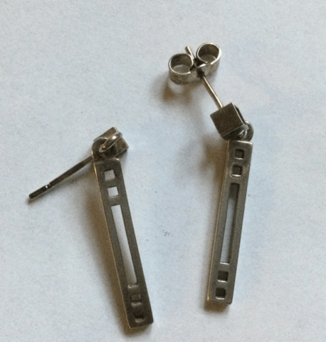 Mackintosh inspirerede sølv øreringe