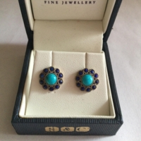 Yndige øreringe med blå sten