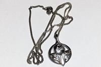 Mackintosh inspireret vedhæng i kæde